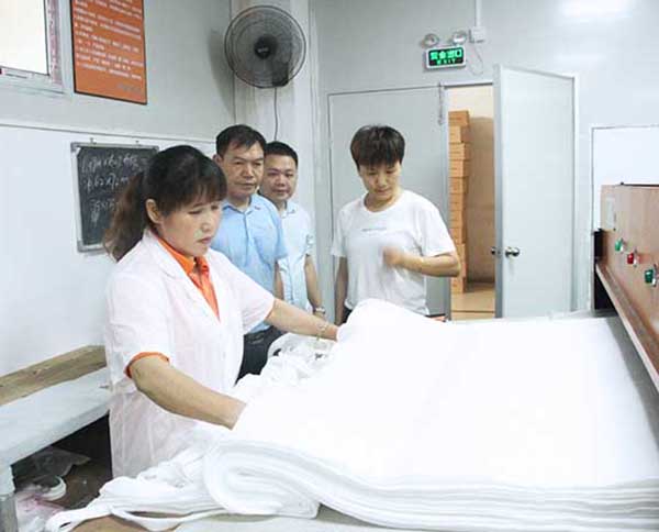 針刺無紡布廠客戶考察現場