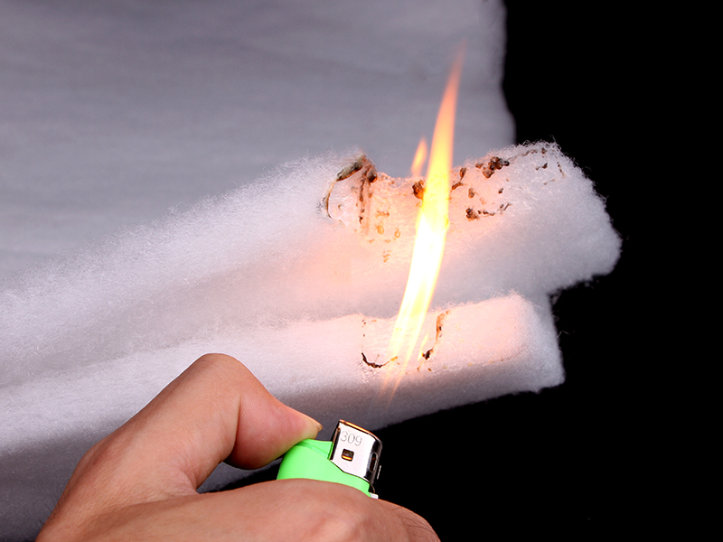 具有一定的阻燃性，10離火自滅，使用更安全