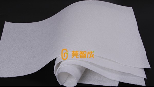 滌綸針刺無紡布在服裝的應(yīng)用