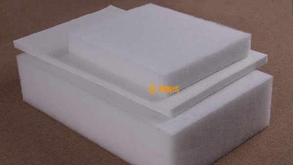 為愛車裝上吸音隔熱棉，讓駕駛環境更安靜舒適